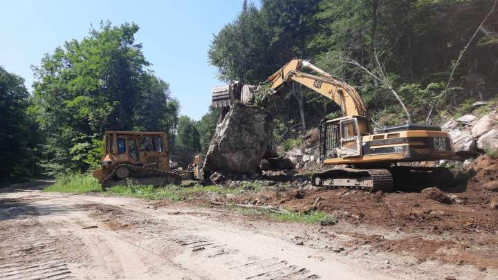 Engins pour excavation générale Notre-Dame-de-Pontmain